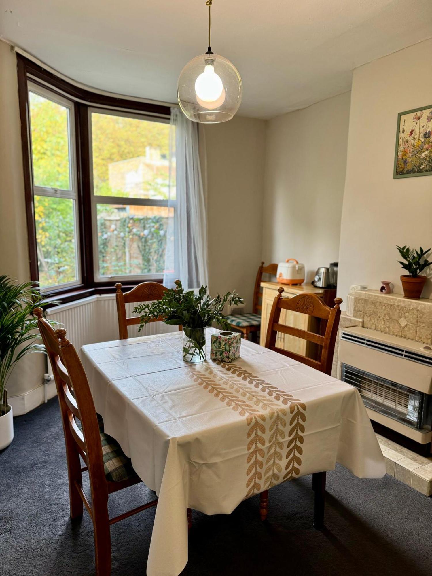 Yellow & Coffee Homestay London